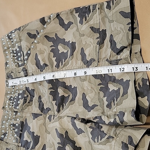 INC International Concepts Size 0 Camo Stud Embellished Shorts, Exc. Used Cond. - Picture 5 of 9